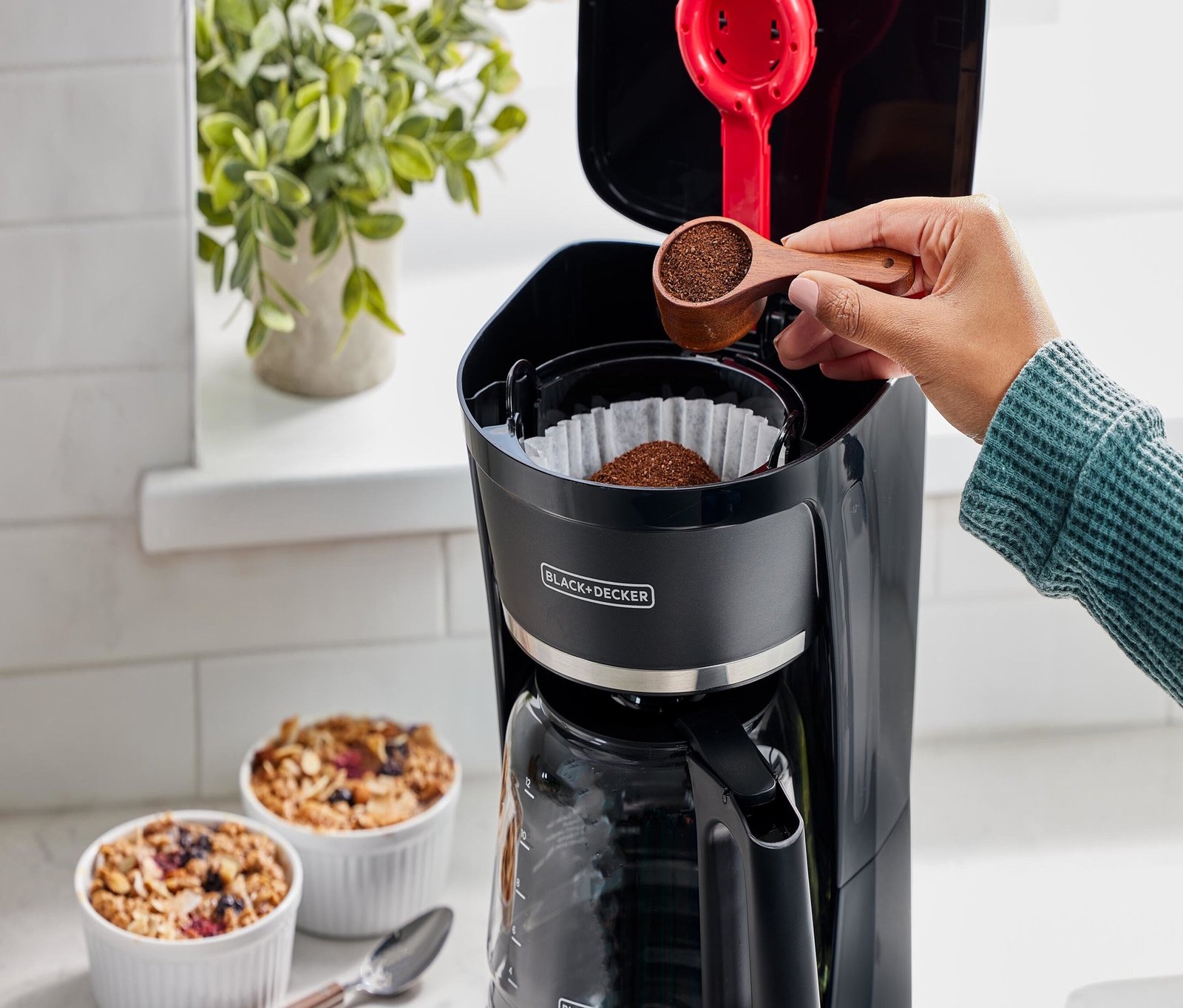 BLACK+DECKER 12-Cup Programmable Drip Coffee Maker with Custom Brew Strength, Black