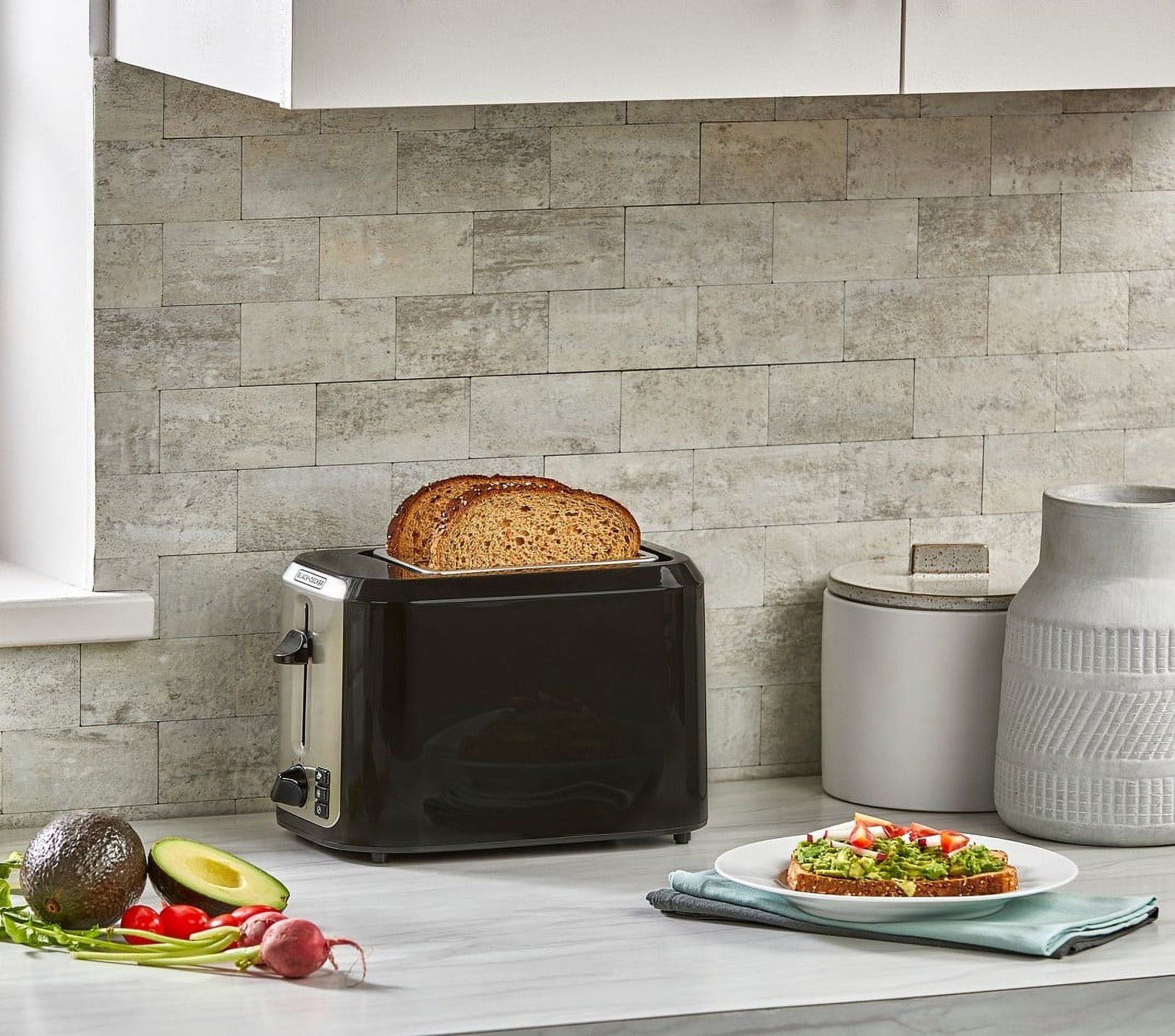 BLACK+DECKER 2-Slice Toaster, with Extra-Wide Slots and Bagel Function, Black with Stainless Steel