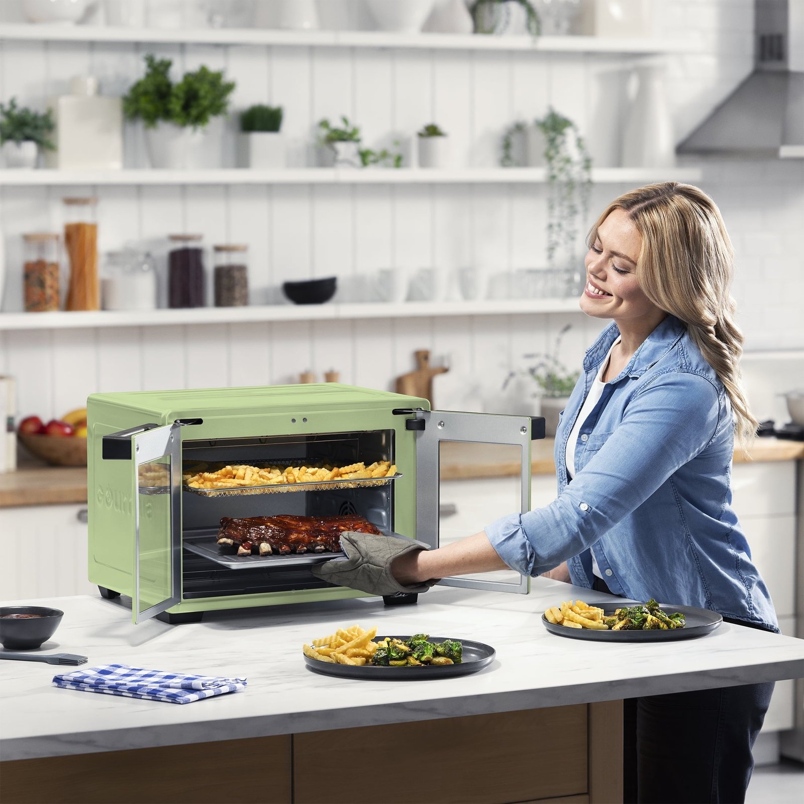Gourmia 9-Slice Digital Toaster Oven Air Fryer with Convection Mode and 12 Cooking Functions, Green
